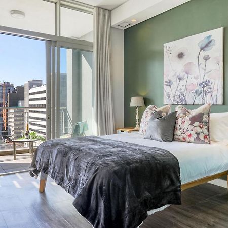 Backup-Powered Colourfull City Balcony Apartment Cape Town Exterior photo