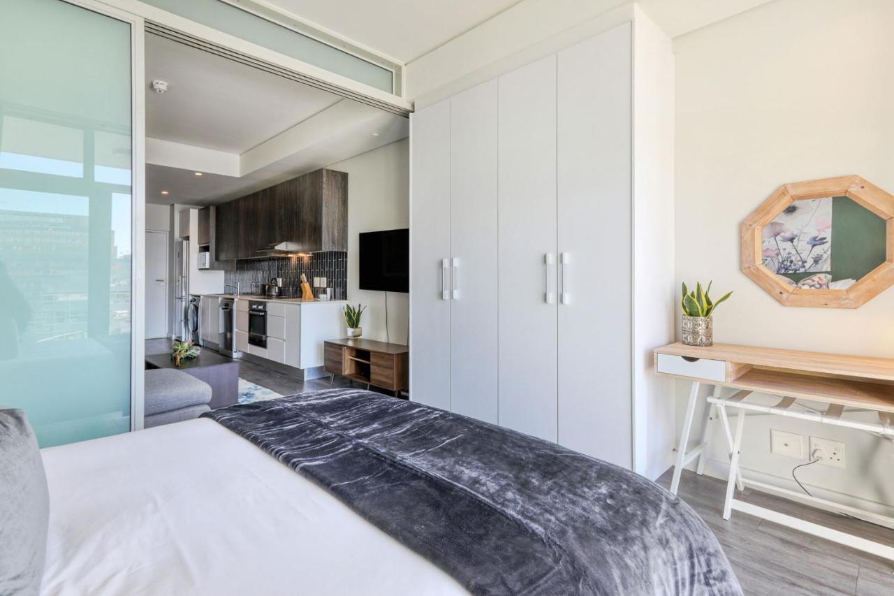 Backup-Powered Colourfull City Balcony Apartment Cape Town Exterior photo